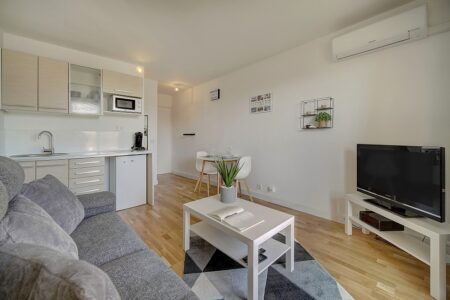 quartier cannes logement appartement location saisonnière courte durée plage festival croisette rue d'Antibes location vacances