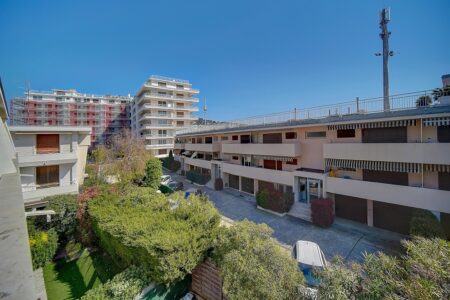 quartier cannes logement appartement location saisonnière courte durée plage festival croisette rue d'Antibes location vacances